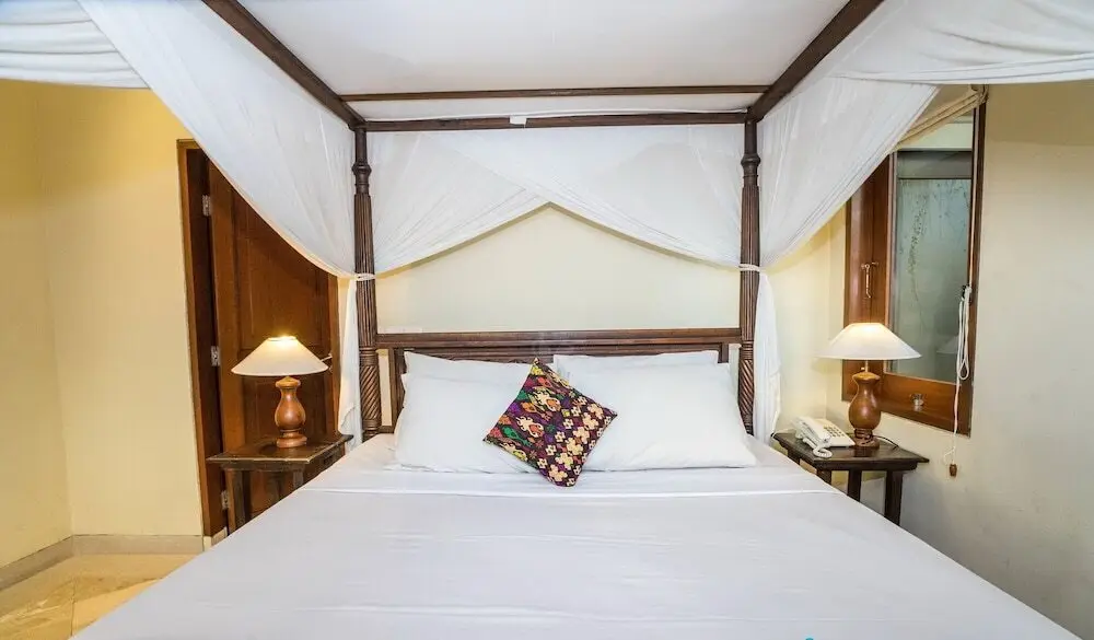 Кута: 3 bedroom villa river side Legian