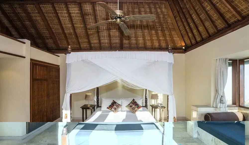 Кута: 3 bedroom villa river side Legian