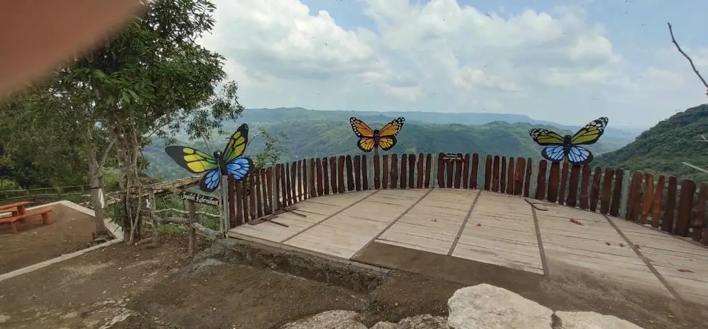 Батуретно: Dempak Indah Camp and Resort