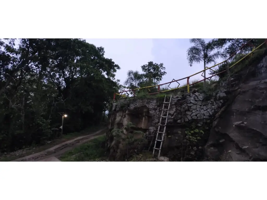 Батуретно: Bukit Tompak Cottage