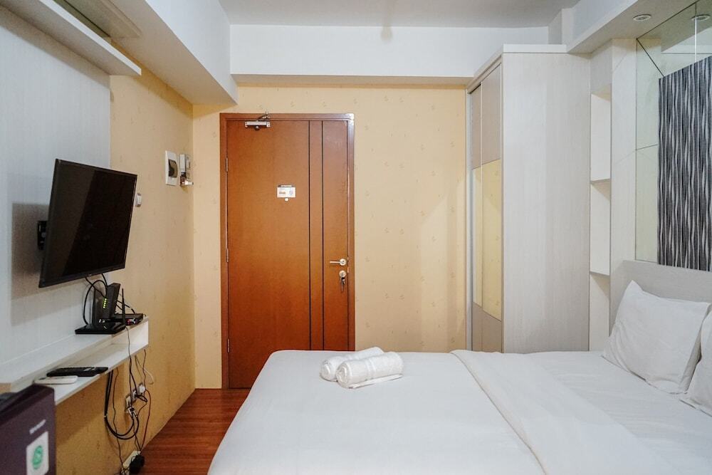 Южный Тангеранг: Minimalist and Comfy Studio Green Lake View Apartment