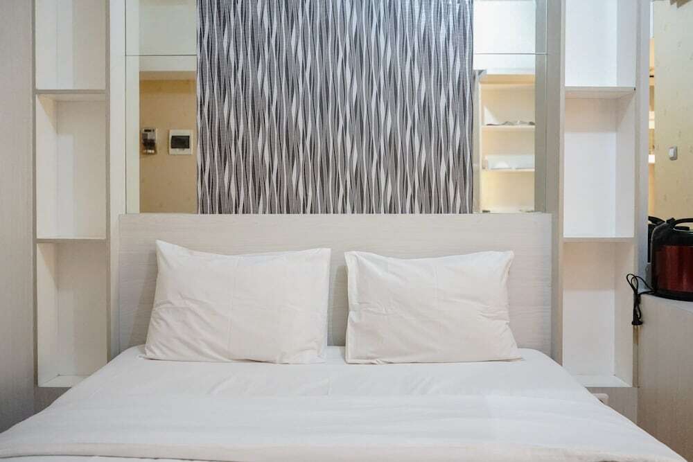 Minimalist and Comfy Studio Green Lake View Apartment — фото 1