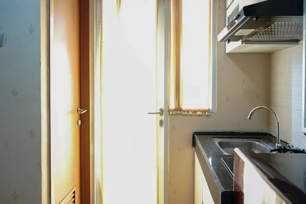 Южный Тангеранг: Minimalist and Comfy Studio Green Lake View Apartment