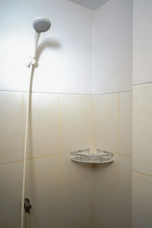 Южный Тангеранг: Minimalist and Comfy Studio Green Lake View Apartment