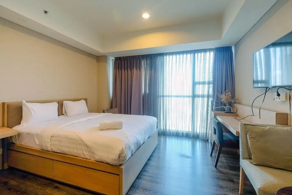 Джакарта: Minimalist and Posh Studio Kemang Village Apartment