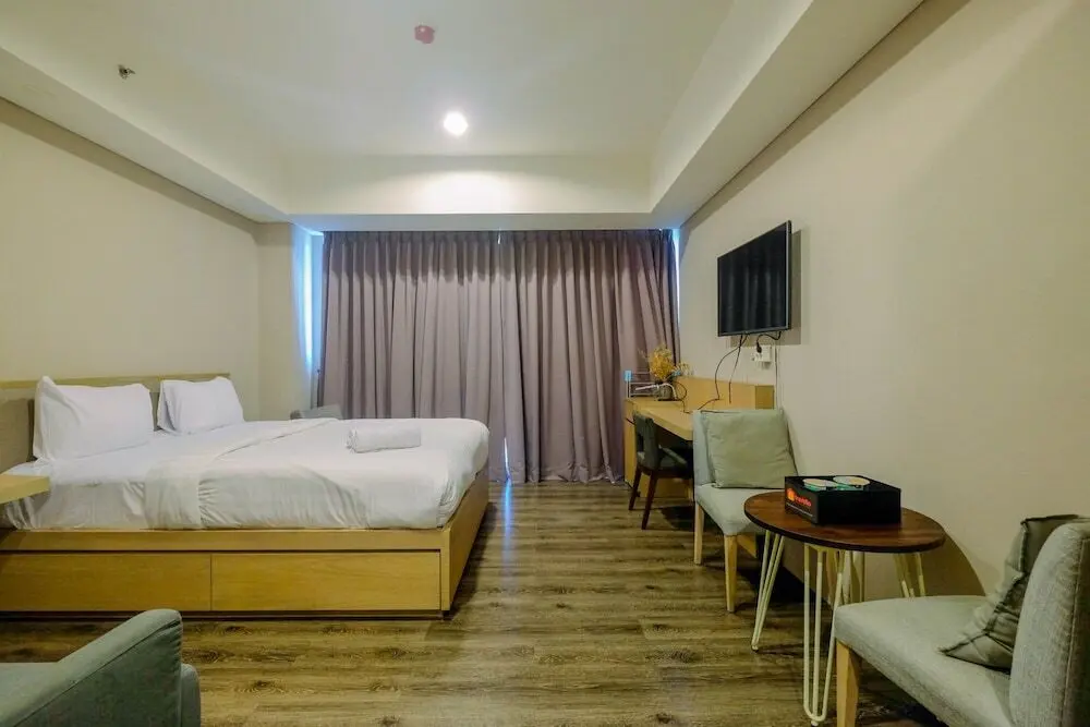 Джакарта: Minimalist and Posh Studio Kemang Village Apartment