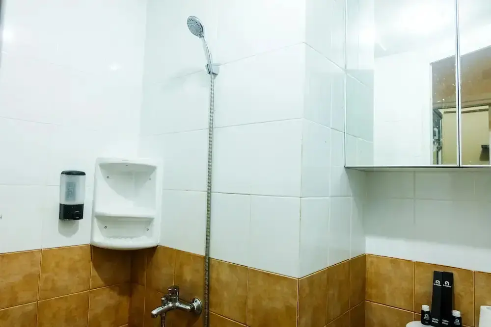 Джакарта: Pleasant 2BR Apartment at Green Pramuka near Mall