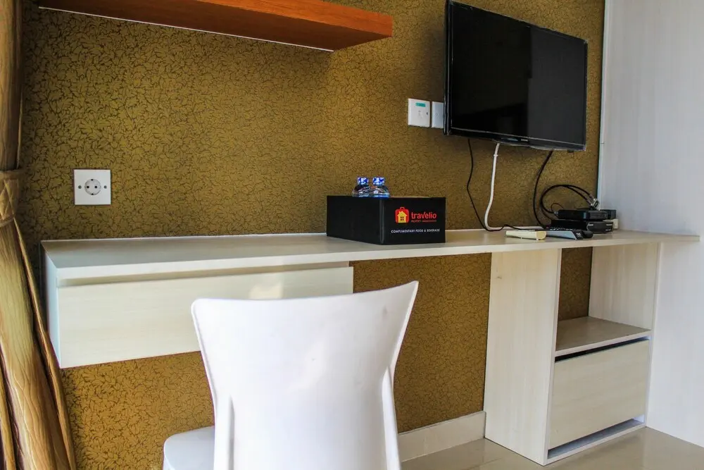 Джакарта: Fully Furnished Studio Apartment at Tamansari The Hive