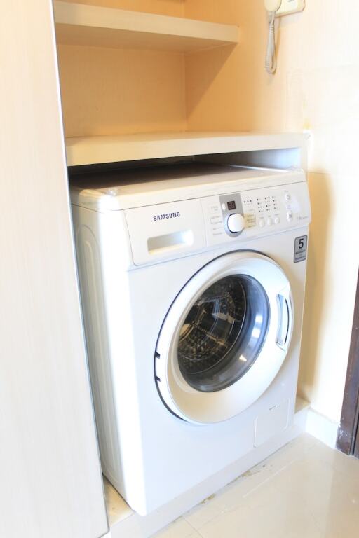 Джакарта: Fully Furnished Studio Apartment at Tamansari The Hive