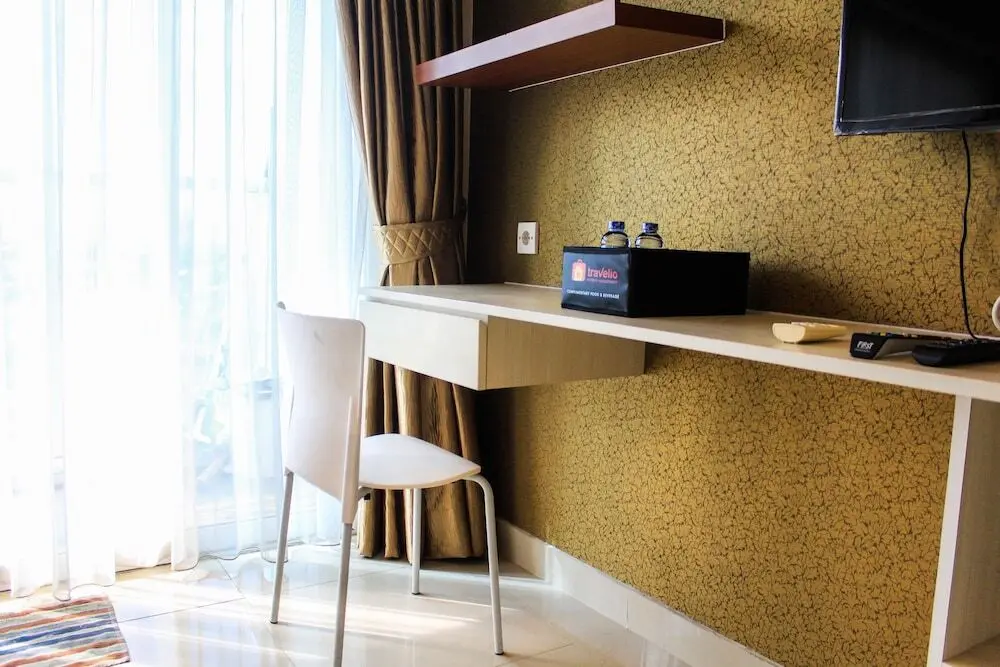 Джакарта: Fully Furnished Studio Apartment at Tamansari The Hive