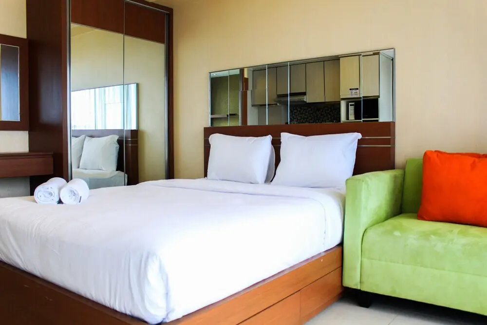 Джакарта: Fully Furnished Studio Apartment at Tamansari The Hive