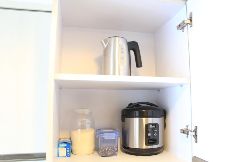 Джакарта: Fully Furnished Studio Apartment at Tamansari The Hive