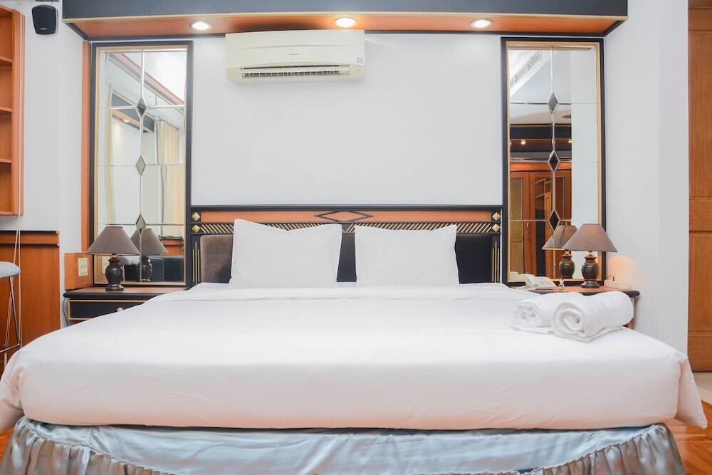 Джакарта: Stylish and Posh Studio Park Royale Apartment