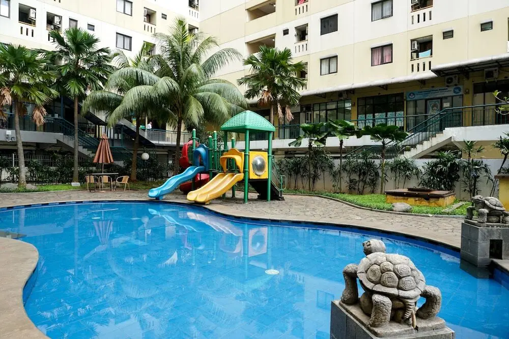 Джакарта: Comfortable and Homey Studio Apartment at Kebagusan City