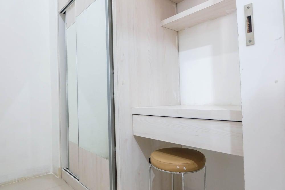Джакарта: Warm and Cozy 2BR Green Pramuka Apartment near Mall