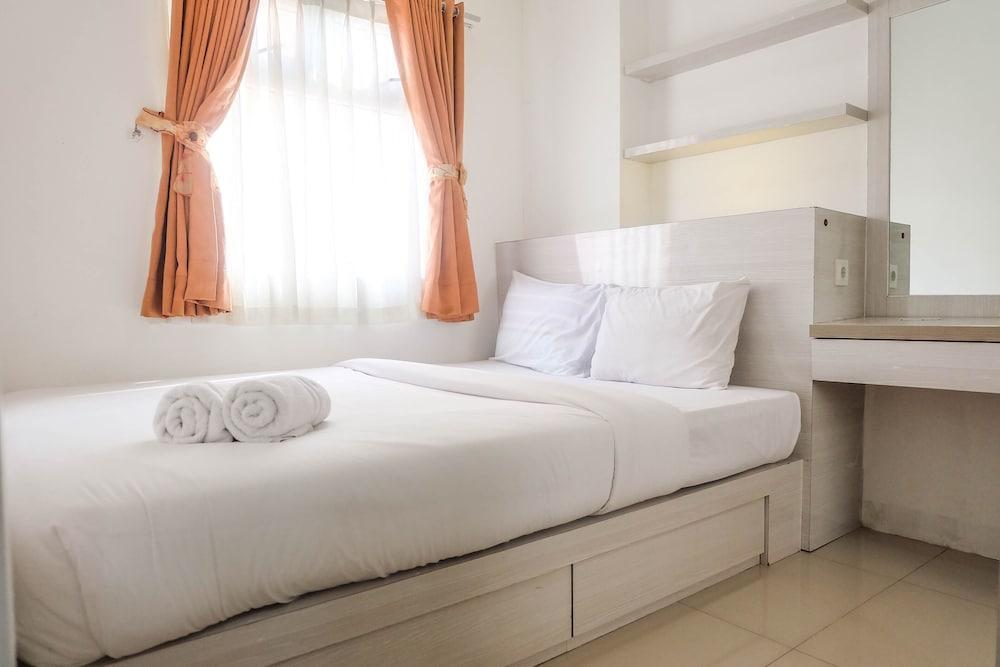 Джакарта: Warm and Cozy 2BR Green Pramuka Apartment near Mall