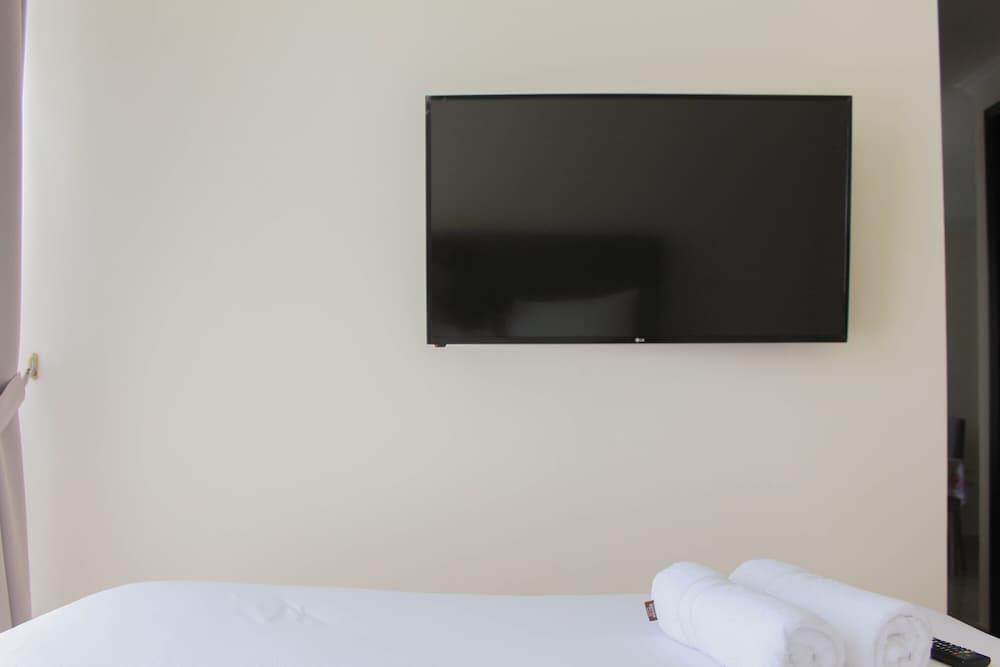 Джакарта: Spacious and Posh 2BR Menteng Park Apartment