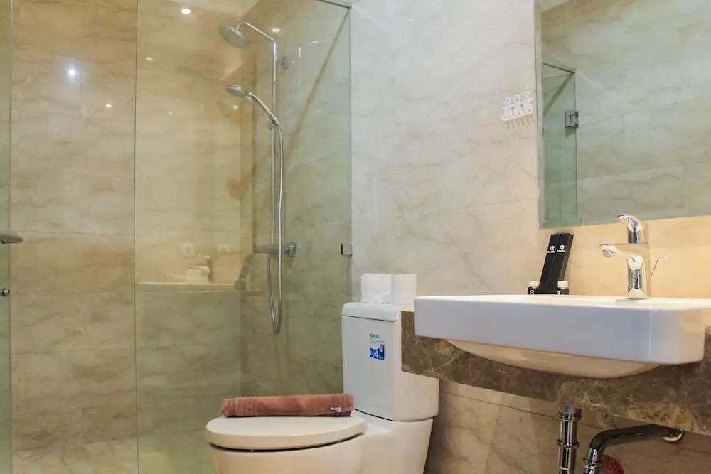 Джакарта: Spacious and Posh 2BR Menteng Park Apartment