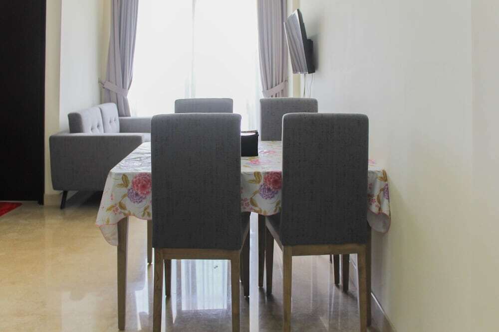 Джакарта: Spacious and Posh 2BR Menteng Park Apartment