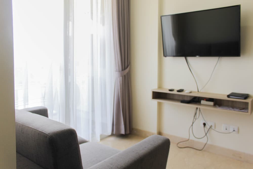 Джакарта: Spacious and Posh 2BR Menteng Park Apartment
