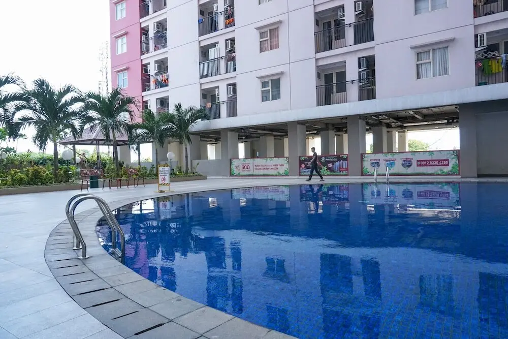 Джакарта: Fully Furnished Studio at Green Park View Apartment