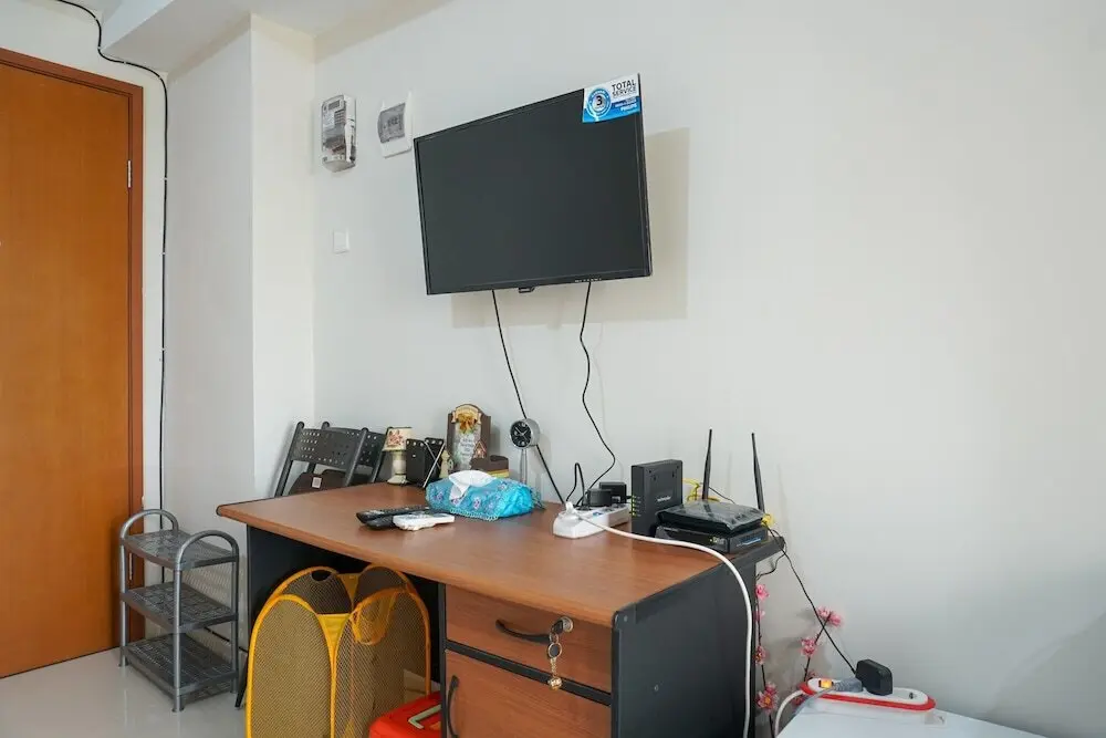 Джакарта: Fully Furnished Studio at Green Park View Apartment