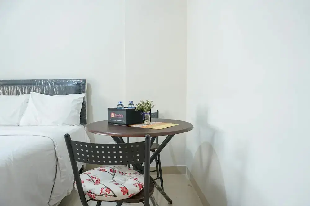 Джакарта: Fully Furnished Studio at Green Park View Apartment
