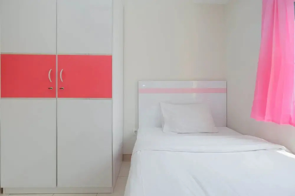Бекаси: Pool View 2BR Apartment @ Springlake Summarecon