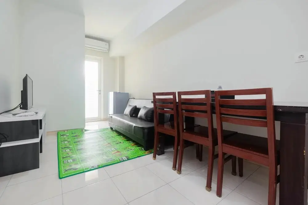 Бекаси: Pool View 2BR Apartment @ Springlake Summarecon