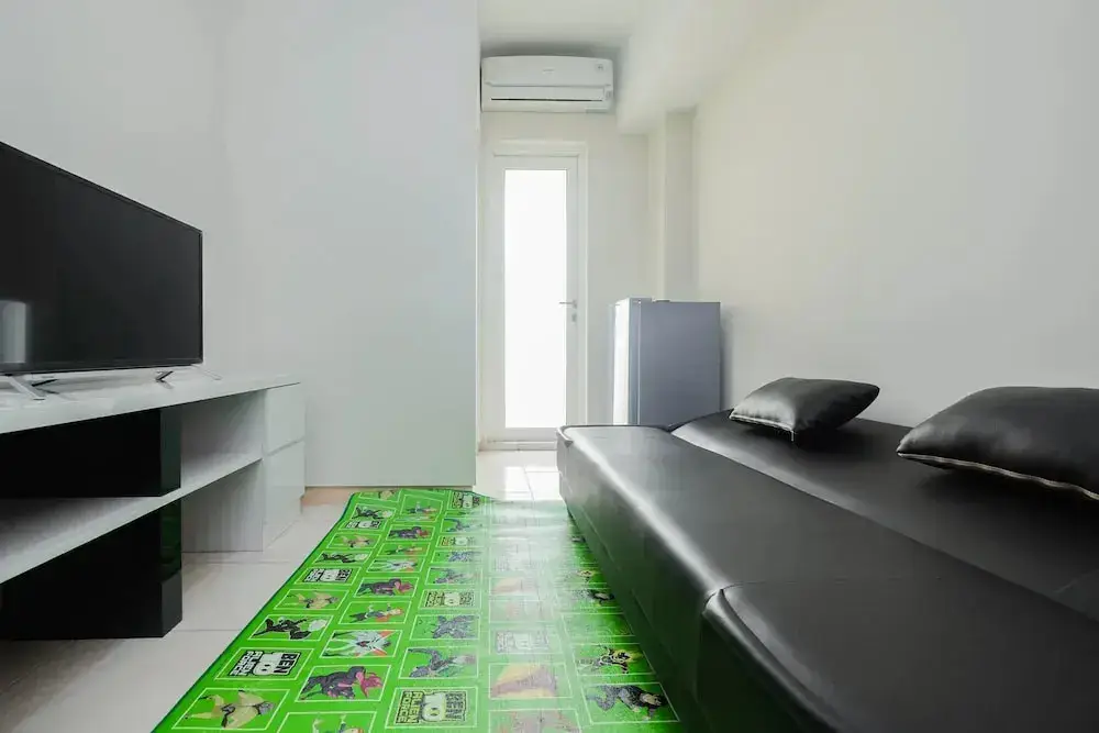 Бекаси: Pool View 2BR Apartment @ Springlake Summarecon