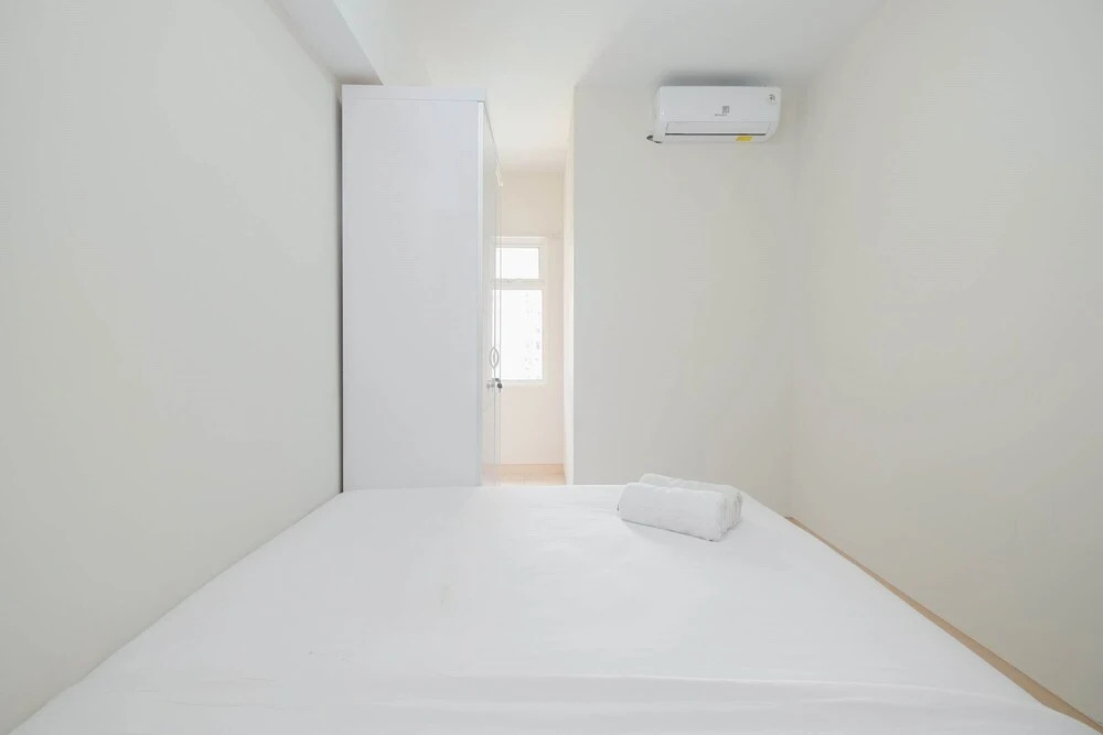 Бекаси: Pool View 2BR Apartment @ Springlake Summarecon
