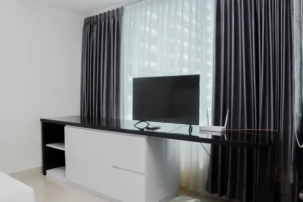 Бекаси: Pleasant and Modern Studio Grand Kamala Lagoon Apartment
