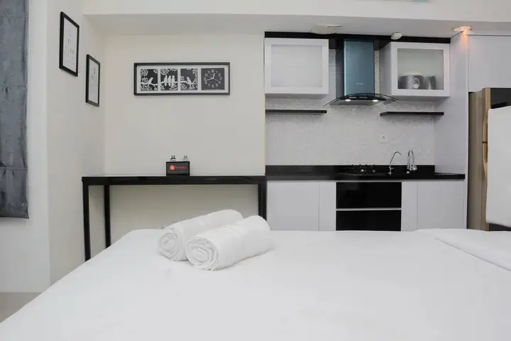 Бекаси: Pleasant and Modern Studio Grand Kamala Lagoon Apartment
