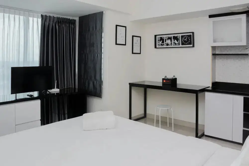 Бекаси: Pleasant and Modern Studio Grand Kamala Lagoon Apartment