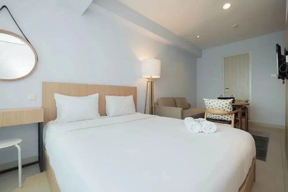 Бекаси: Modern and Spacious Studio Grand Kamala Lagoon Apartment
