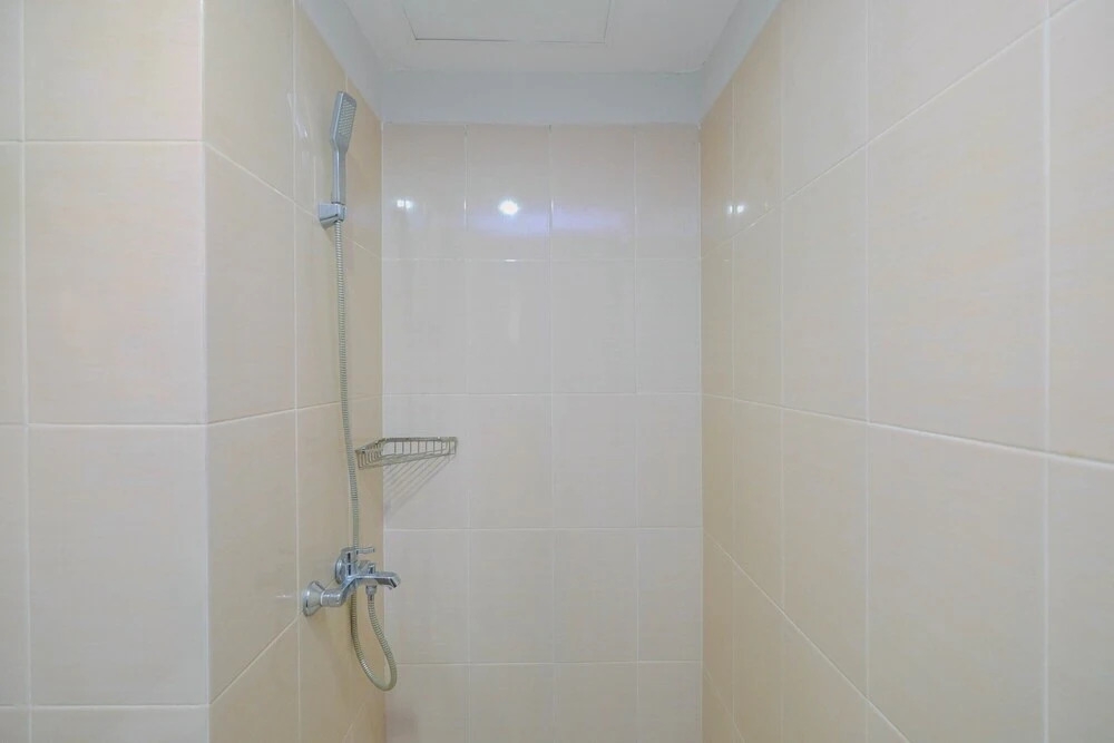 Чикаранг: Minimalist Studio at The Oasis Apartment near Waterboom Cikarang