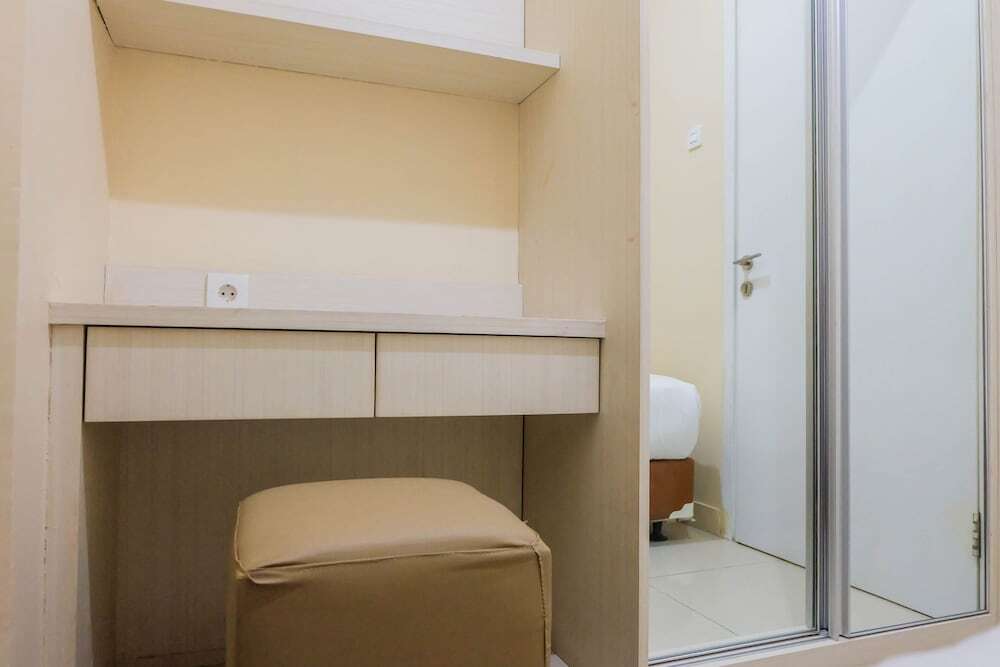 Джакарта: Modern and Comfy 2BR Green Pramuka Apartment