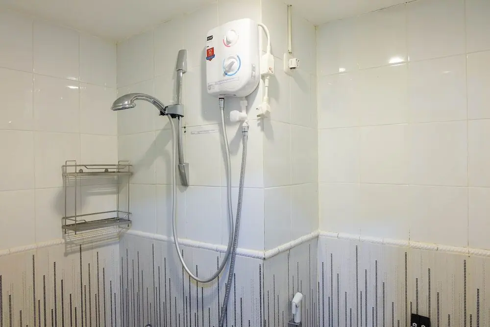 Джакарта: Modern and Comfy 2BR Green Pramuka Apartment