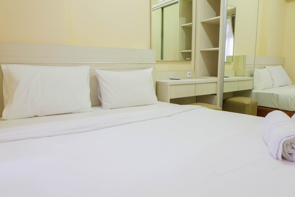 Джакарта: Modern and Comfy 2BR Green Pramuka Apartment