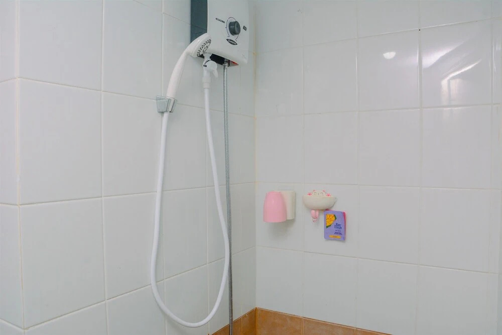 Джакарта: Chic & Clean 2BR Apartment at Green Pramuka City