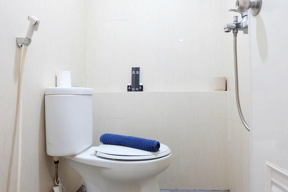 Джакарта: Comfy 2BR Apartment at Green Pramuka City