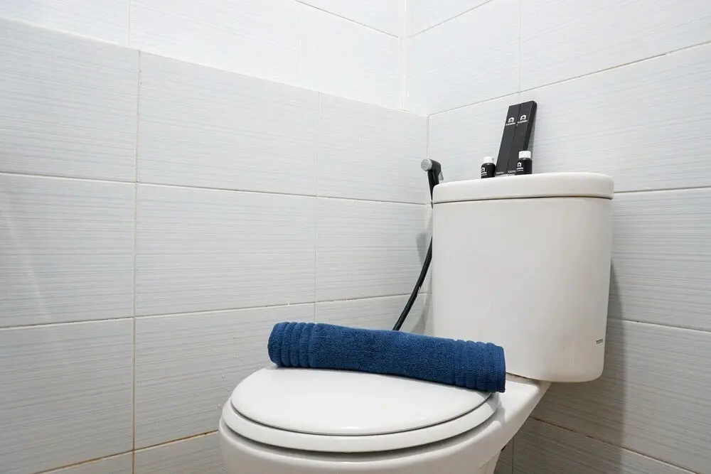 Джакарта: Tranquil Green Pramuka 2BR Apartment near Shopping Center