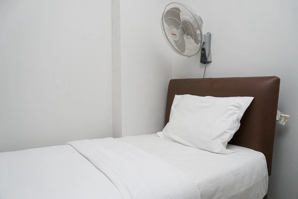 Джакарта: Tranquil Green Pramuka 2BR Apartment near Shopping Center