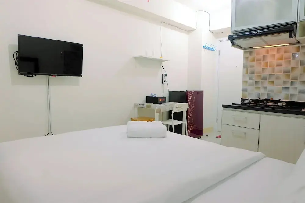 Джакарта: Minimalist Studio with City View at Green Pramuka Apartment