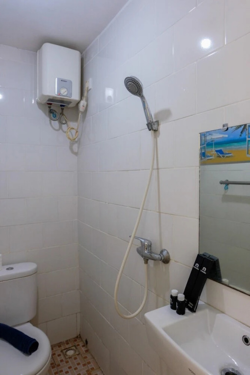 Куруг: Elegant 2BR Paragon Village Apartment