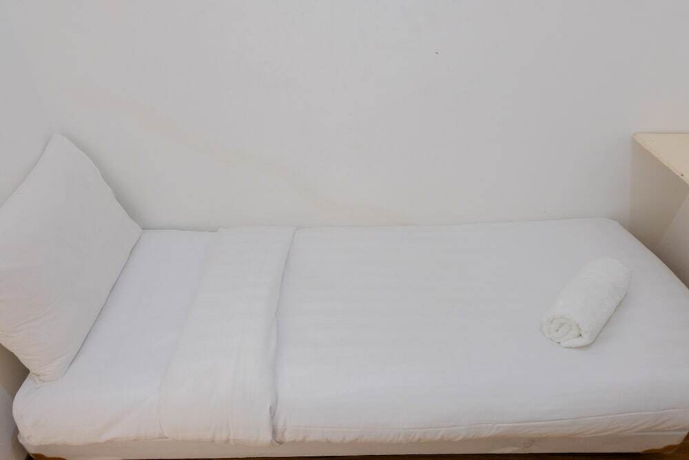 Куруг: Elegant 2BR Paragon Village Apartment