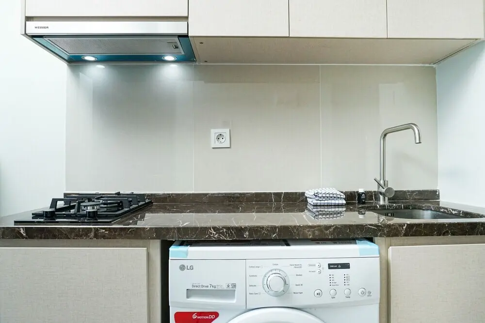Джакарта: Simply Furnished Studio Apartment at Puri Mansion