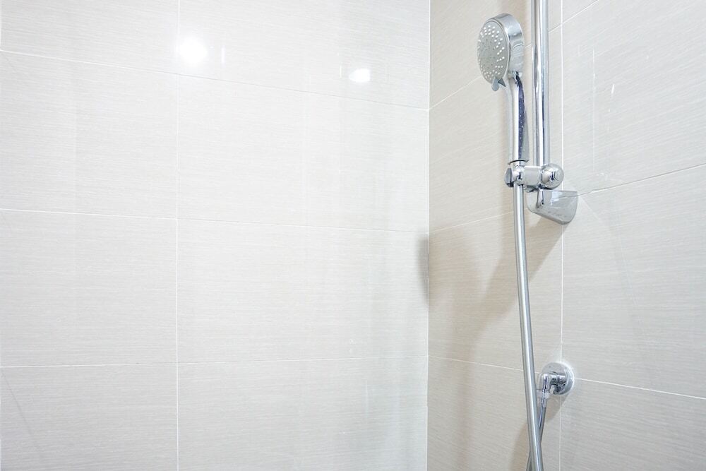 Джакарта: Simply Furnished Studio Apartment at Puri Mansion