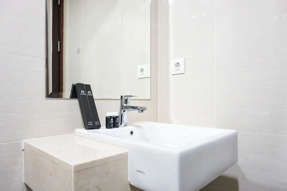 Джакарта: Simply Furnished Studio Apartment at Puri Mansion