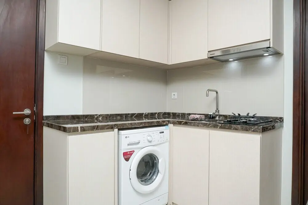Джакарта: Minimalist 3BR Apartment at Puri Mansion